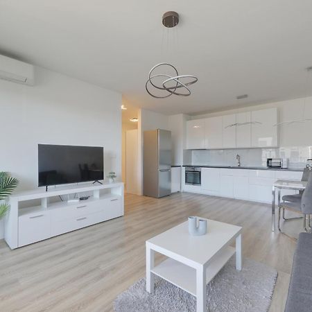 Bazova Apartment With Free Parking Bratislava Eksteriør billede