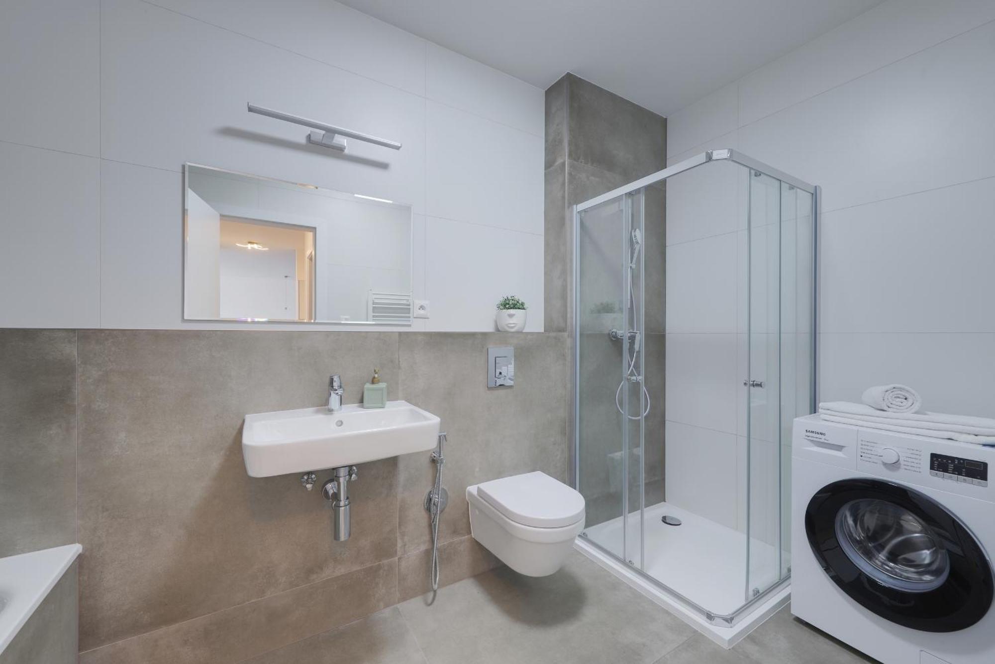 Bazova Apartment With Free Parking Bratislava Eksteriør billede