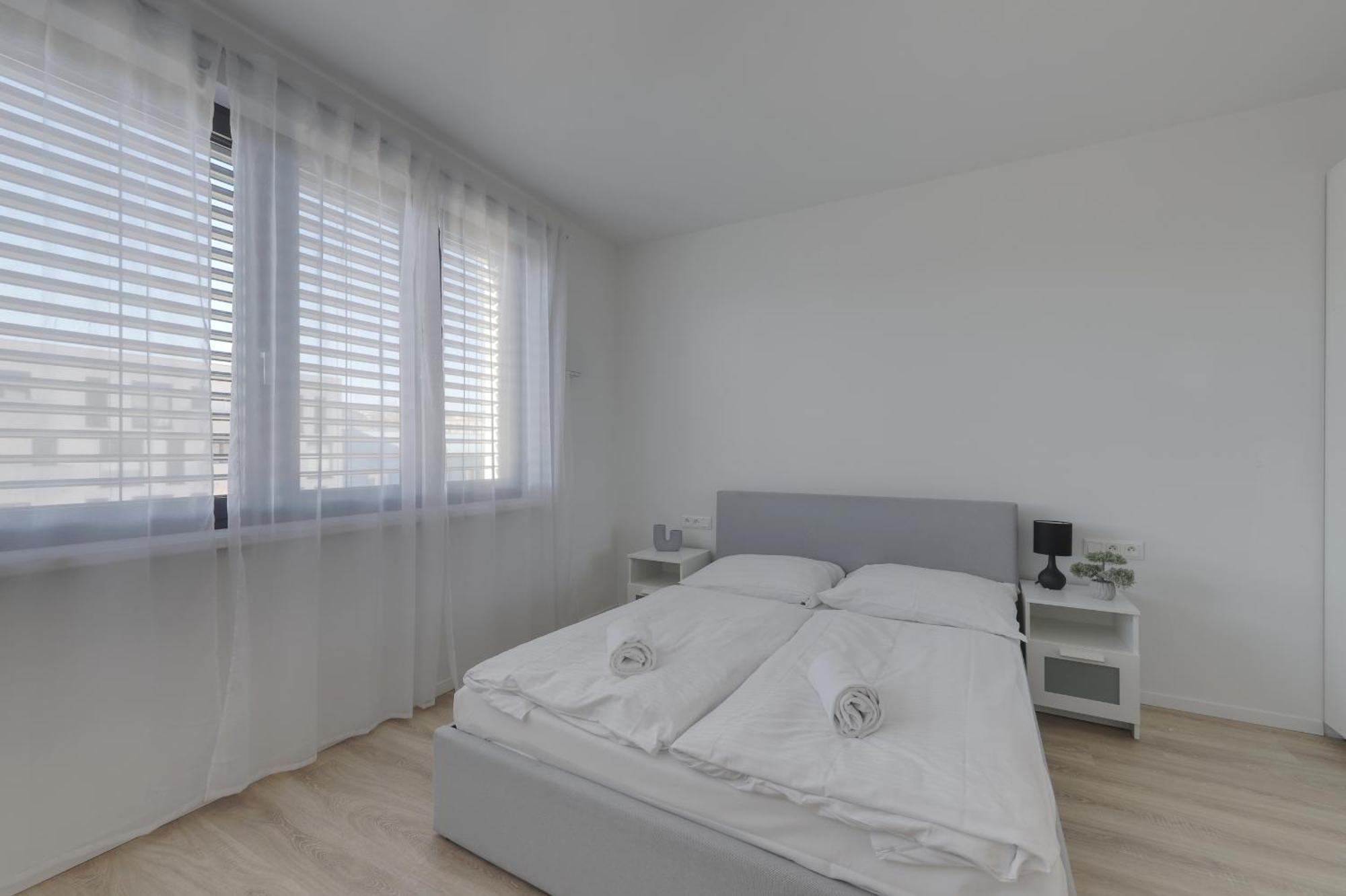 Bazova Apartment With Free Parking Bratislava Eksteriør billede
